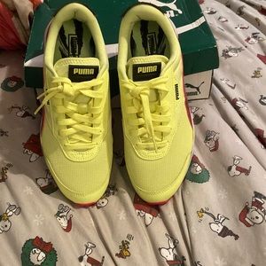 Women puma sneakers size 8.5